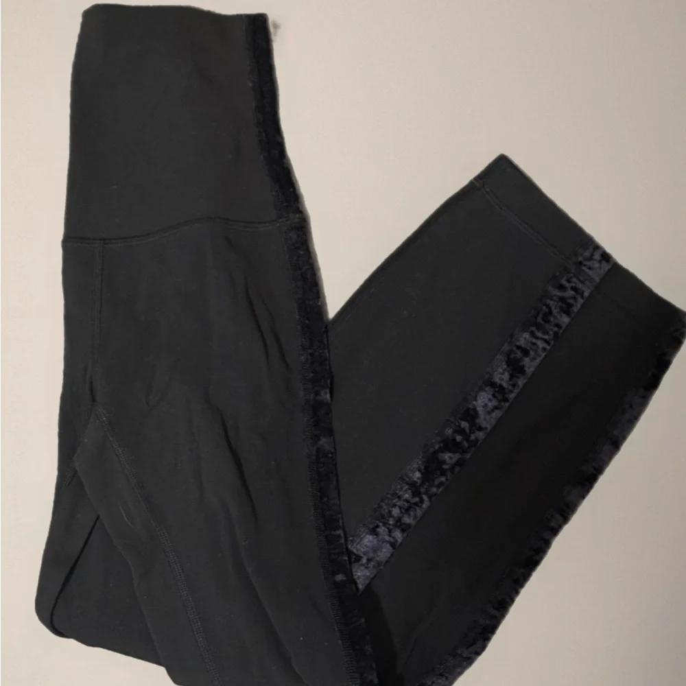 Women’s Lululemon leggings/yoga pants size‎ XS-velvet striped